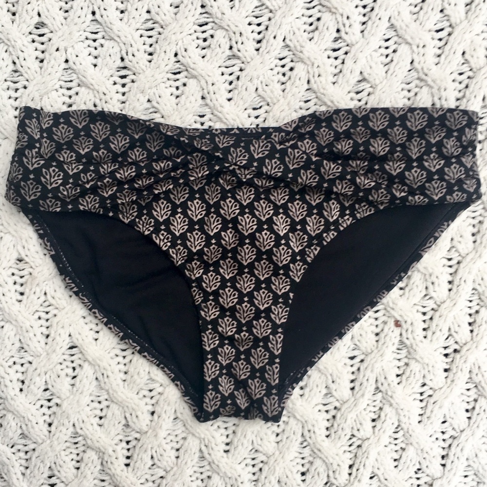 🖤 ATHLETA Aqualuxe Print Twist Bottoms